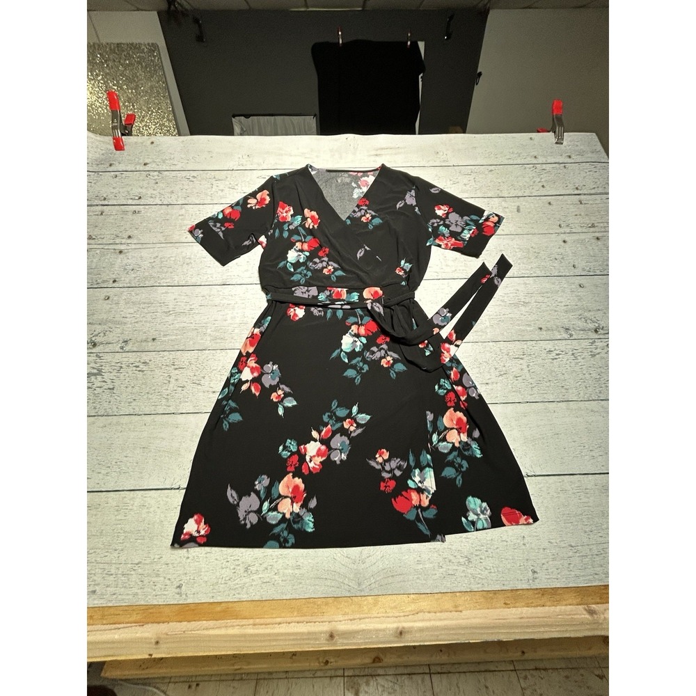 Apt. 9 Women's Black Dress w/ Floral Print. Cuffed Sleeves And Belt. Size XL.